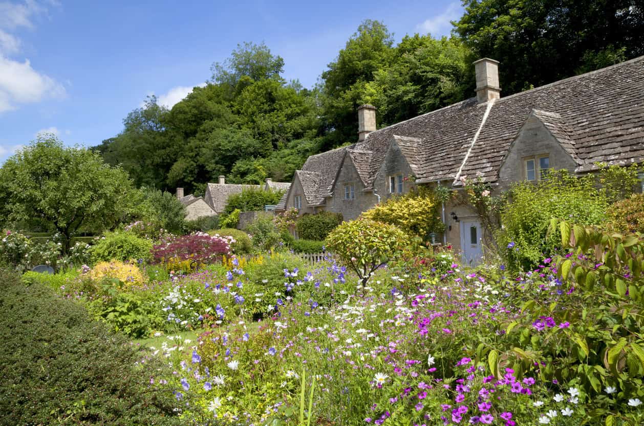 Seasonal House Sitting in the UK: What to Expect Year-Round